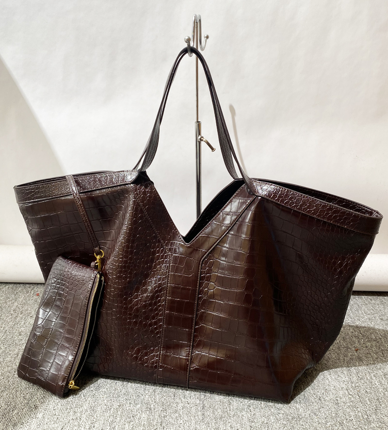 Luxury Bags Of 2026 - Borse Tote Oversize con Motivo Coccodrillo