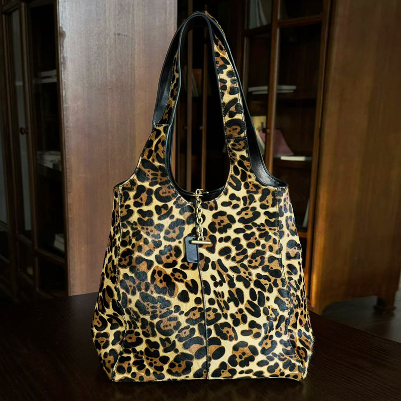 Luxury Bags Of 2026 - Borse a Secchiello in Pelle per