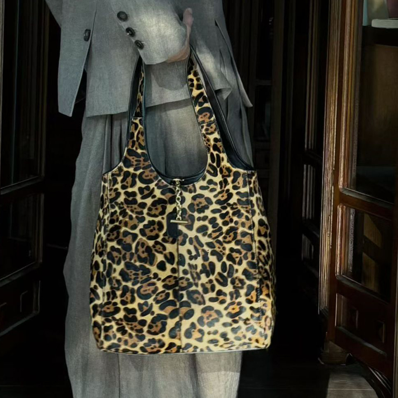 Borse a Secchiello in Pelle pe - Luxury Bags Of 2026 recensione e prezzo